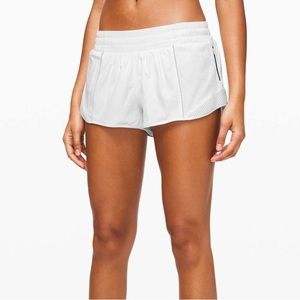 White lululemon hotty hot 2.5 shorts